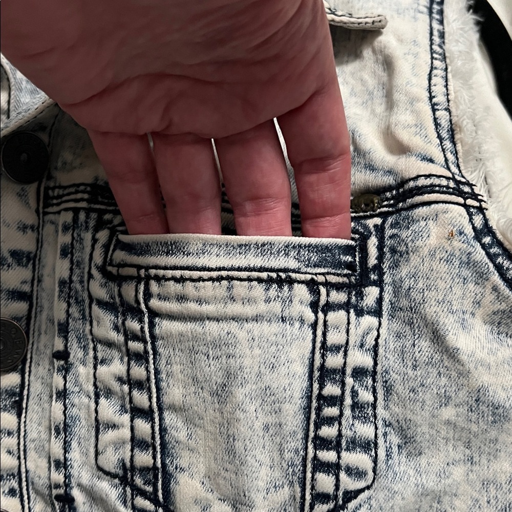 Buffalo David Bitton 1973 acid wash jeans vest. Has stretch and adjustable back - Picture 8 of 10